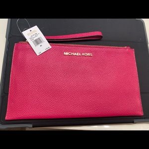 Lg zip clutch wristlet leather Micheal kors